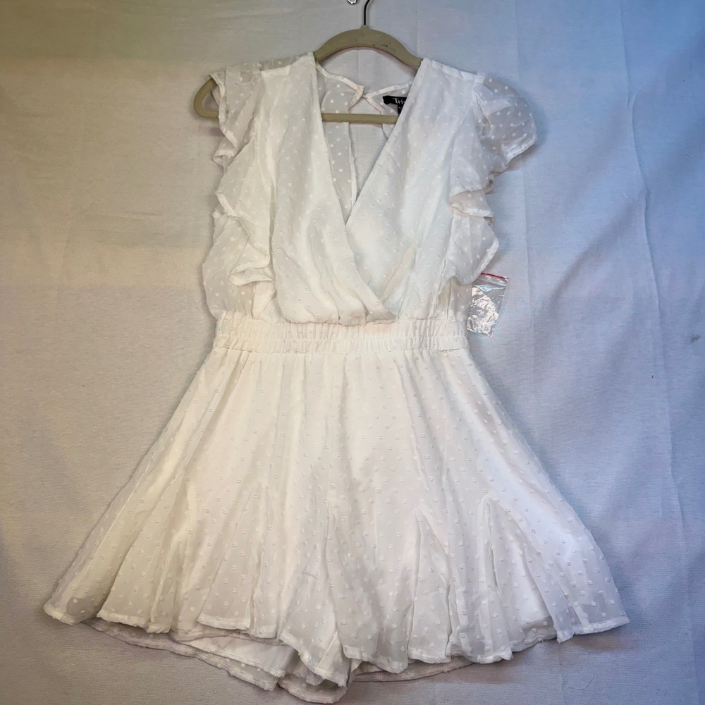 Trixxi White Swiss Dot Ruffle Romper Francesca's V-Neck Smocked Waist Medium